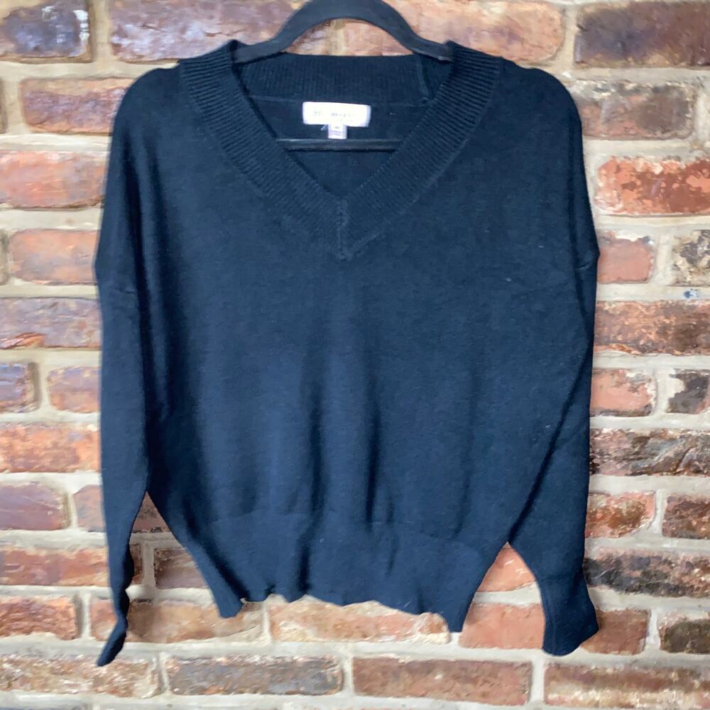 Philosophy Black Lightweight Knit V-Neck Pullover Sweater Women's Size Medium